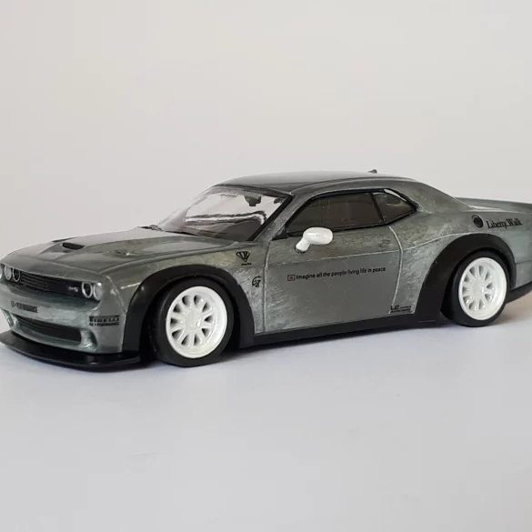 1;64 Tarmac Works Dodge Challenger SRT Hellcat 1