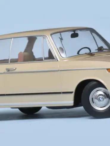 18KKscale BMW 1602 1971 3