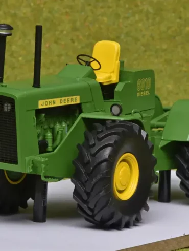 32schuco John Deere 8010 1