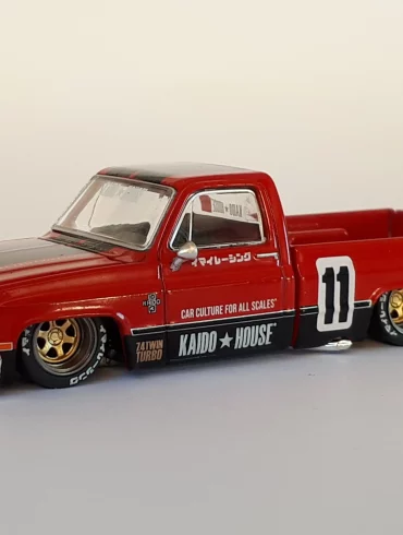 1;64 Mini GT Chevrolet C10 Silverado 1