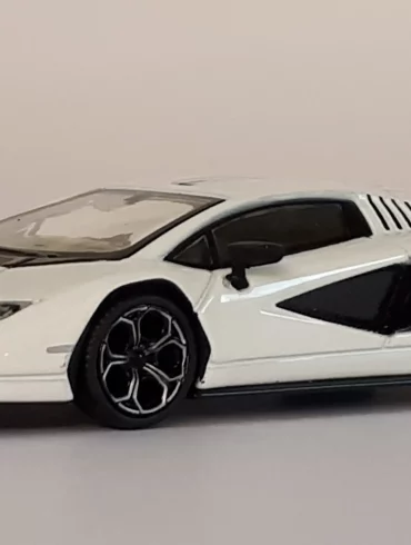 1;64 Mini GT Lamborghini Countach LPI 800 4 1