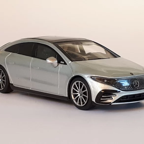 1;64 Mini GT Mercedes Benz EQS 1