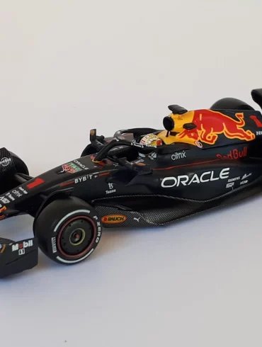 1;64 Mini GT Red Bull RB18 1