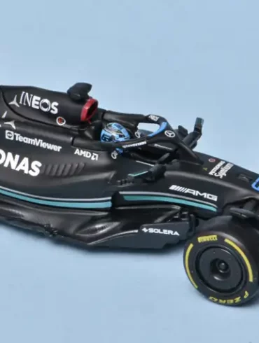 43Bburago Mercedes AMG W14 2023 Russell 1