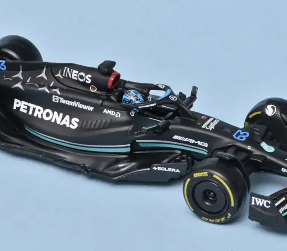 43Bburago Mercedes AMG W14 2023 Russell 1