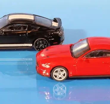 INT.Minichamps 87.Ford Mustang GT 2018(1)