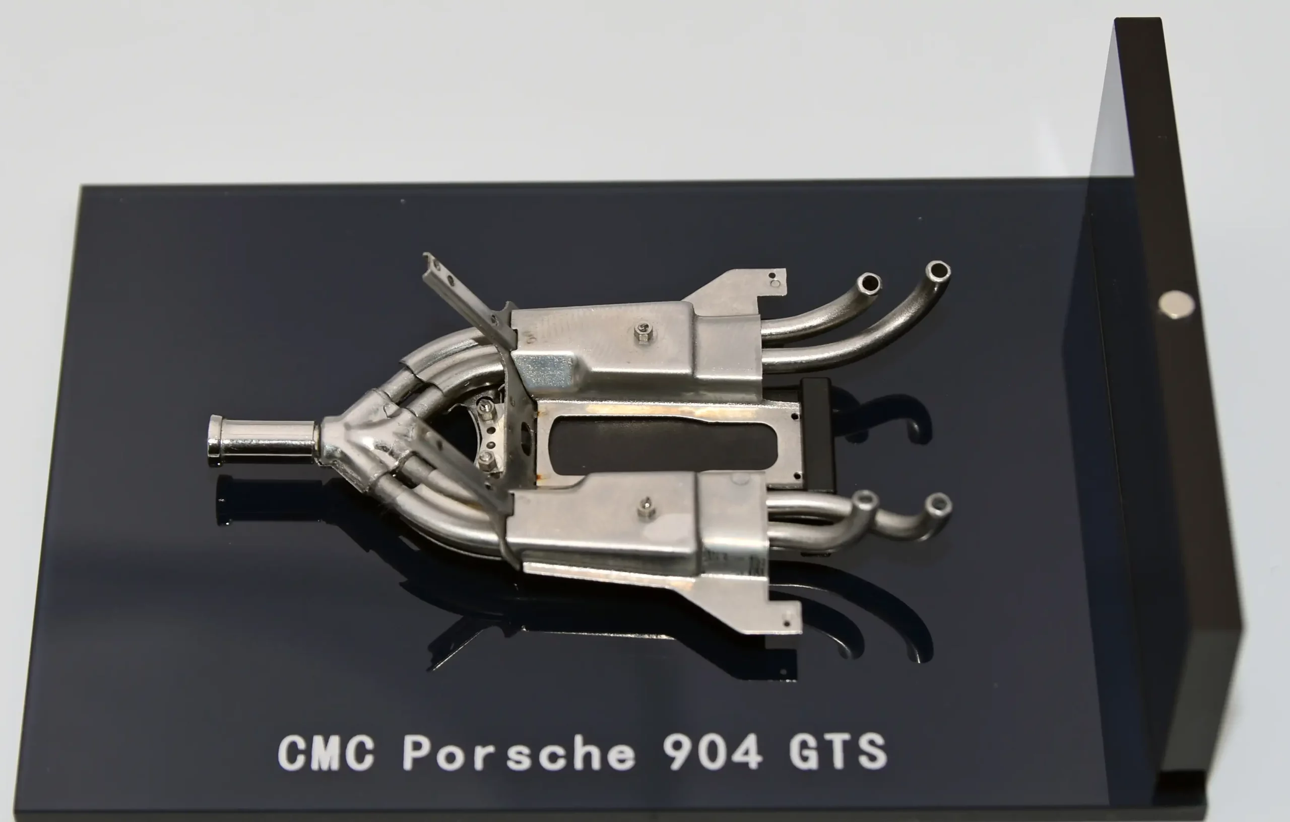 03 18CMC Porsche 904 Carrera GTS uitlaat