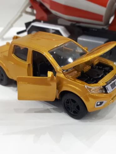 1;50 SIKU Nissan Navara 3