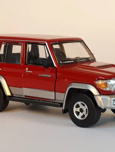 1;64 BM Creations Toyota Land Cruiser J70 1