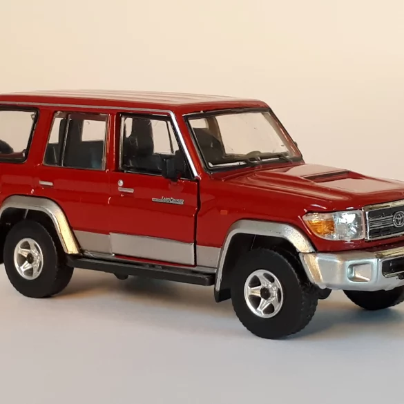 1;64 BM Creations Toyota Land Cruiser J70 1