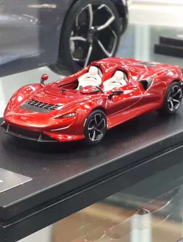 1;64 LCD McLaren Elva