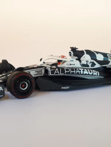 1;64 Mini GT AlphaTauri AT03 1