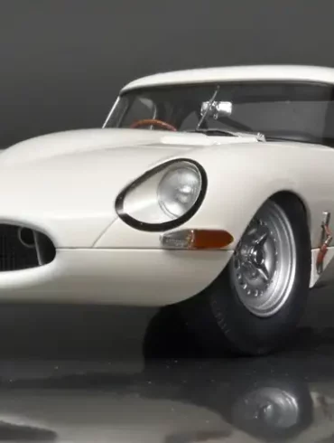 18AA Jaguar E type Leightweight 2