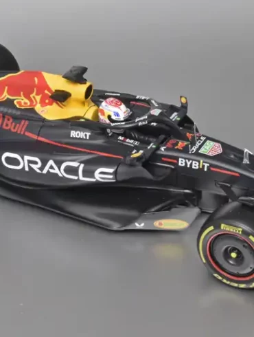 18Bburago Red Bull RB19 2023 Verstappen 1
