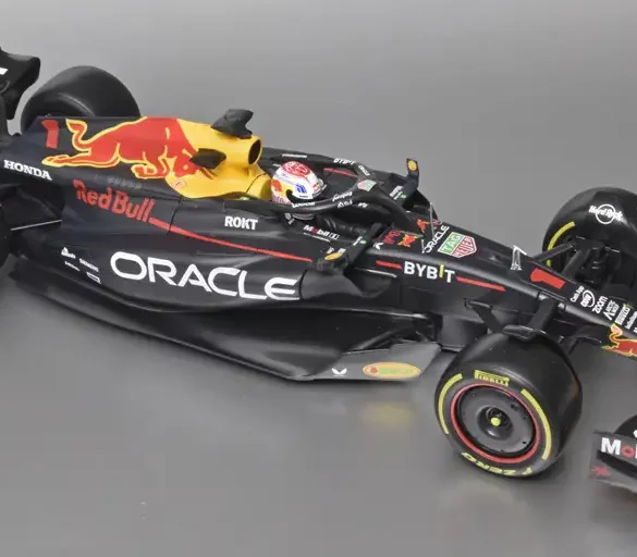 18Bburago Red Bull RB19 2023 Verstappen 1