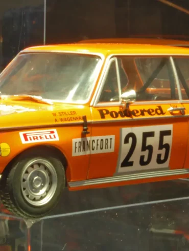 18Ixo BMW 2002 rally