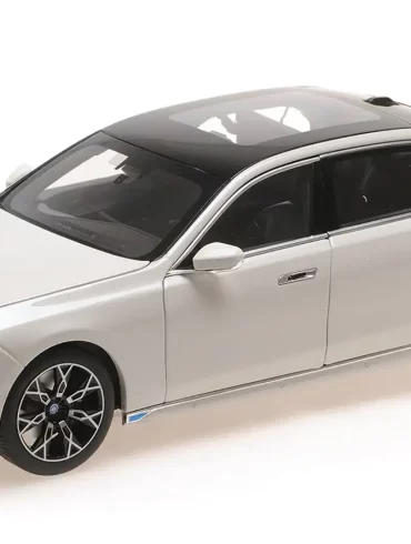 18minic BMW i7 2022