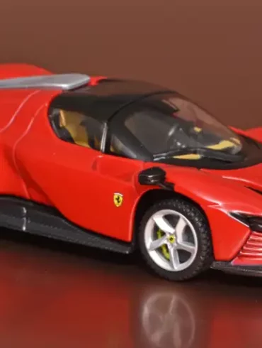 43Bburago Ferrari Daytona SP3 1