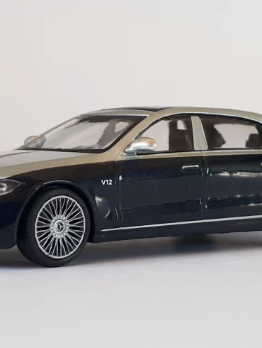 1;64 Mini GT Mercedes Maybach S 680 1