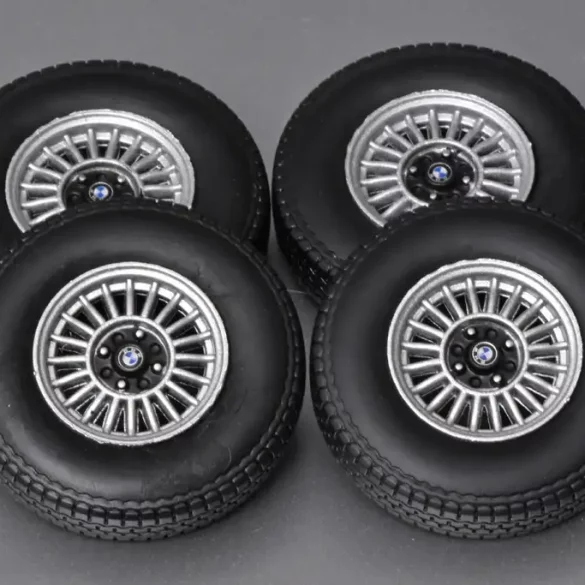18KK Scale BMW wielset 1