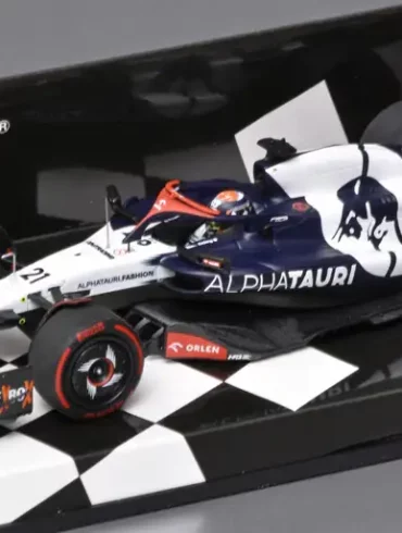 43minic Alpha Tauri AT04 Nyck de Vries 2023 1