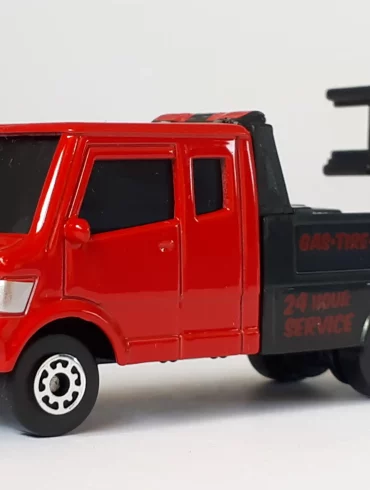 3 inch Maisto Tow Truck 1