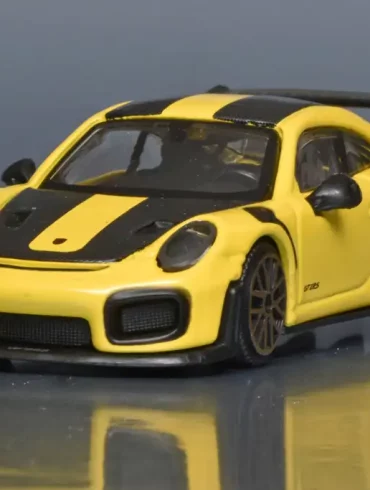 43Bburago Porsche 911 GT2 RS 3
