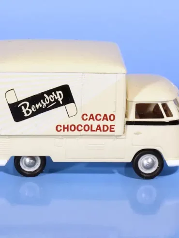 INT.Brekina 87.Volkswagen T1Opb Bensdorp(1)