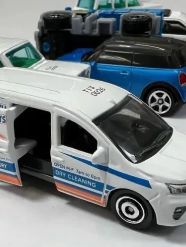 3 inch Matchbox Nissan Townstar
