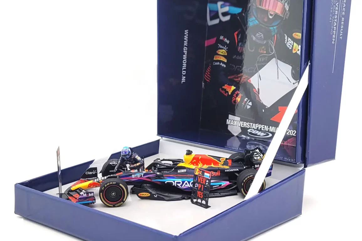 43RedBull RB 19 Max Verstappen Miami 2023