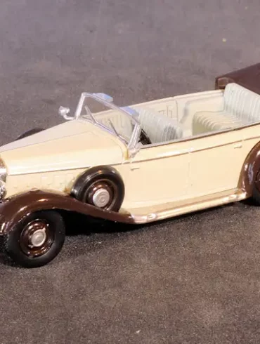 INT.Brekina 87.Mercedes Benz 770K Crème(1)