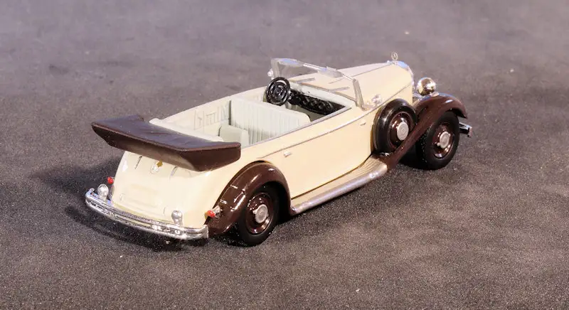 INT.Brekina 87.Mercedes Benz 770K Crème(2)