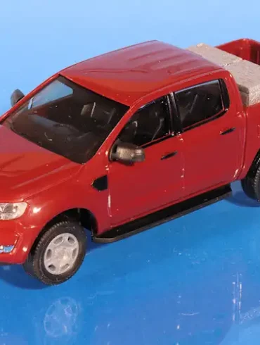 INT.Busch 87.Ford Ranger met gereedschapskist(1)