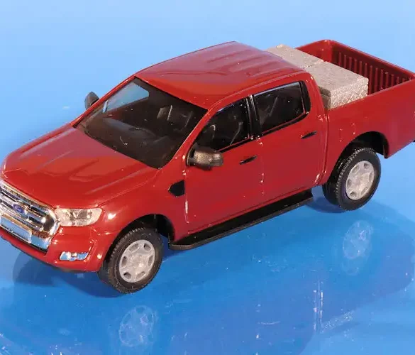 INT.Busch 87.Ford Ranger met gereedschapskist(1)