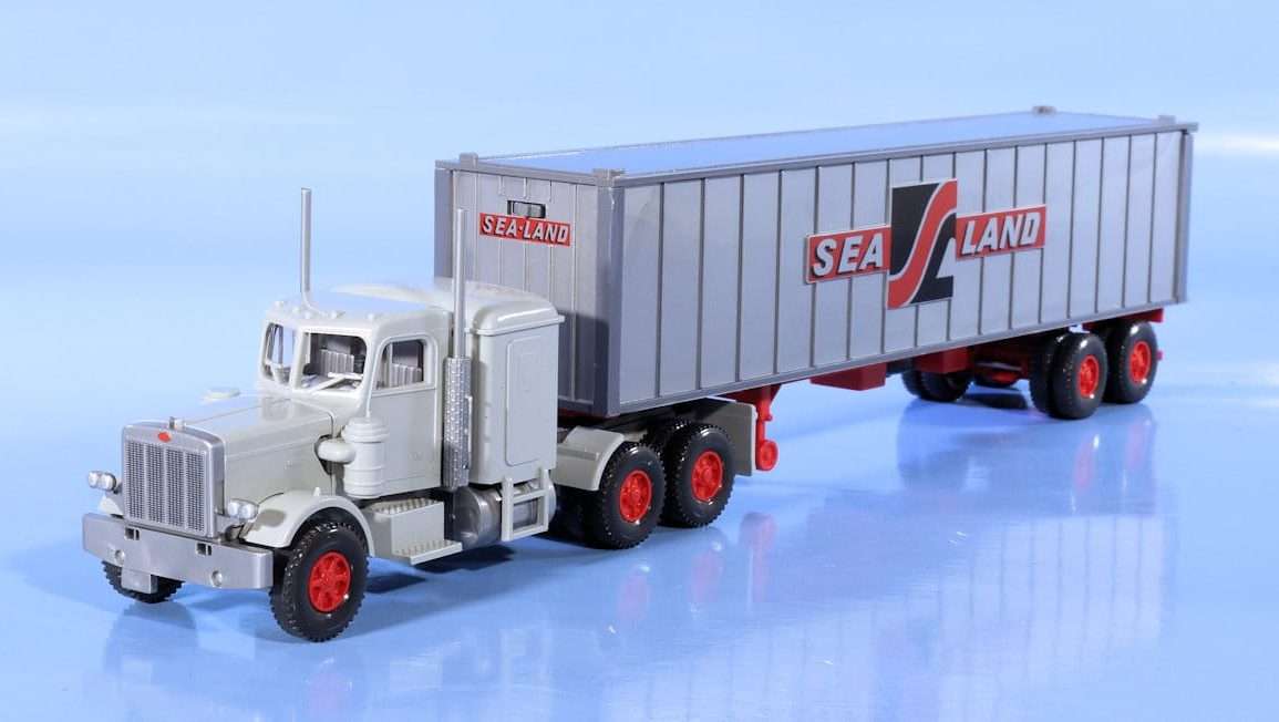 INT.Wiking 87.Peterbilt Sea Land