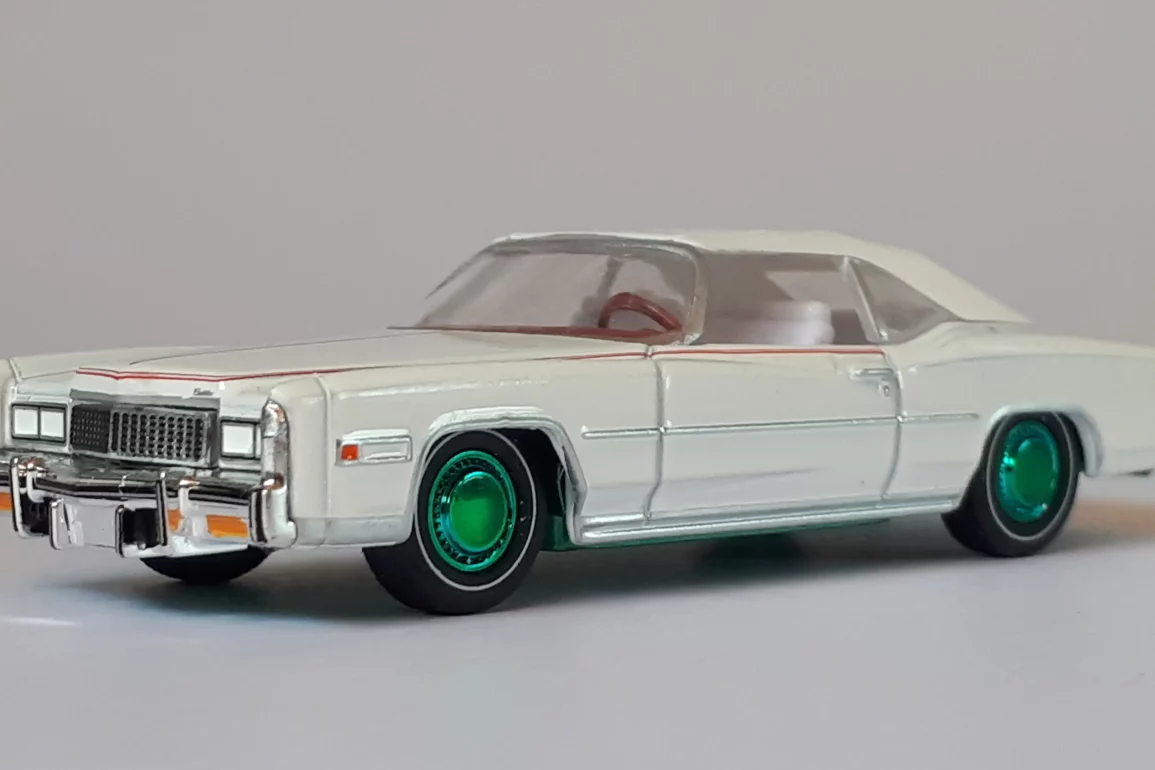 1;64 GreenLight Cadillac Eldorado Convertible 1