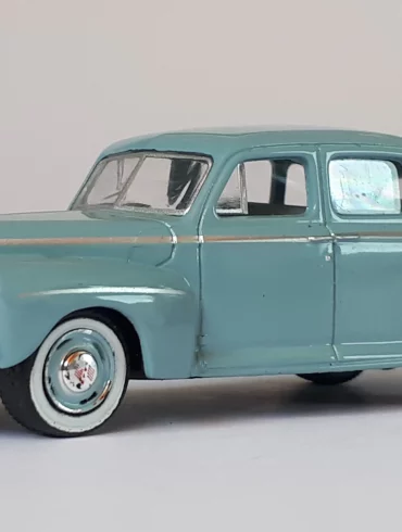 1;64 GreenLight Ford Super Deluxe Fordor 1