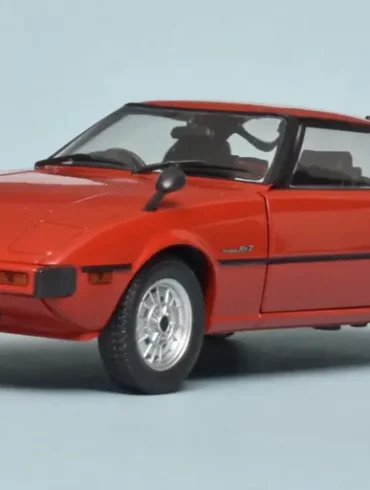 24WhiteB Mazda RX 7 1980 1