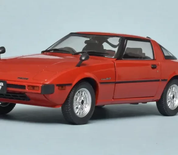 24WhiteB Mazda RX 7 1980 1