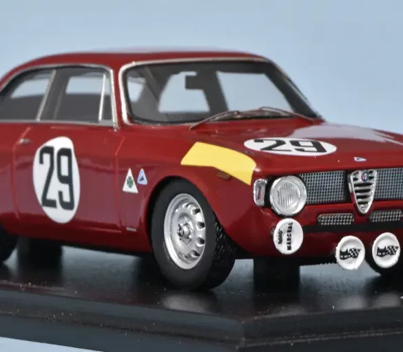 43spark Alfa Romeo 1600 GTA Spa 1966 Pinto+Demoulin 3