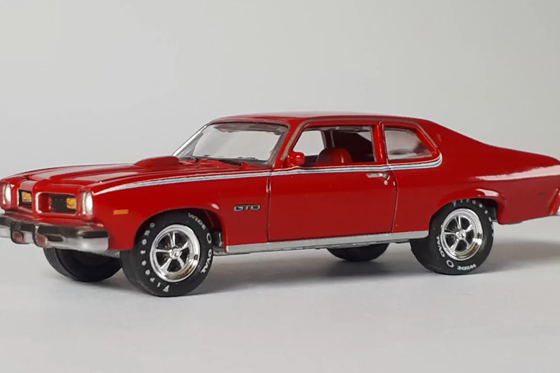 1;64 Auto World Pontiac GTO 1