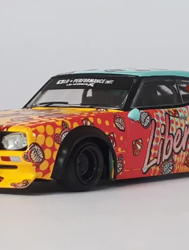 1;64 Mini GT Nissan Skyline 1