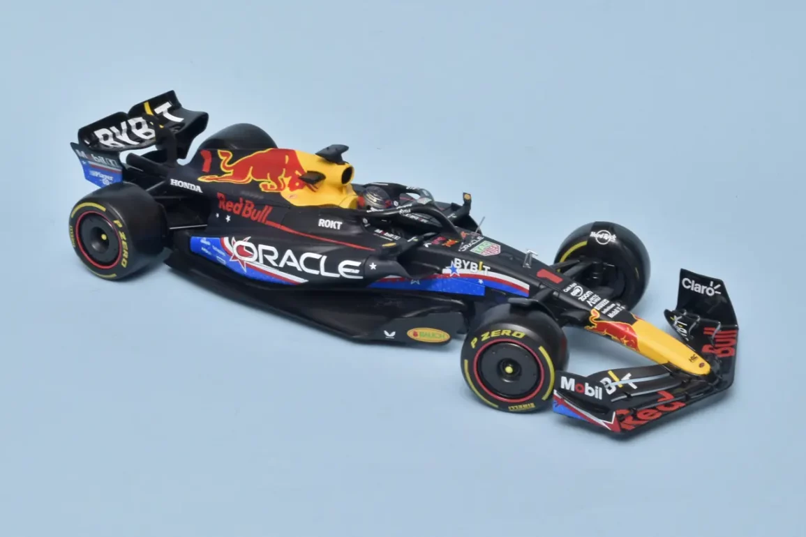 18Bburago RedBull RB19 Austin 2023 Verstappen 1