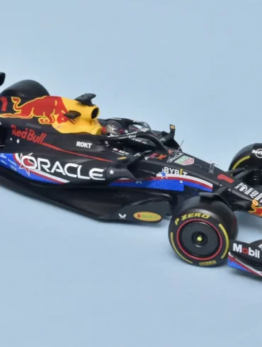 18Bburago RedBull RB19 Austin 2023 Verstappen 1