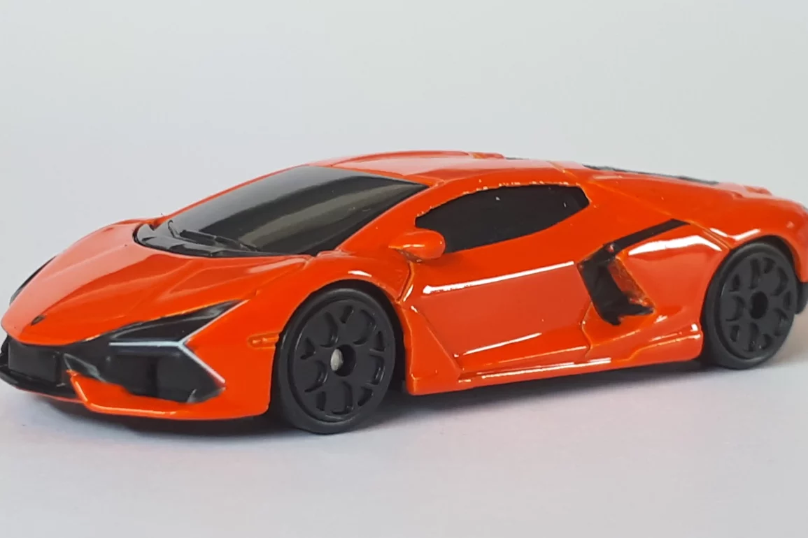 3 inch Bburago Lamborghini Revuelto 1