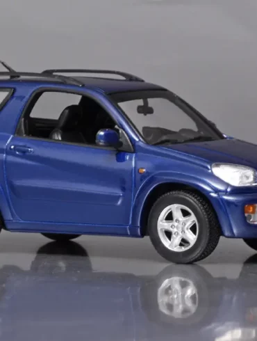 43maxichamps Toyota RAV4 2000 1