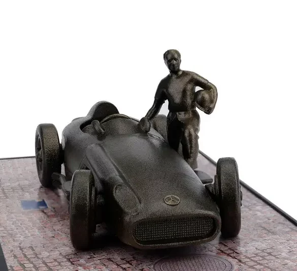 OP43Brumm 22330 Mercedes Benz W 196R (1)