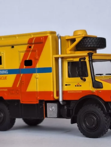 1;64 Xcartoys Unimog U 4000 1