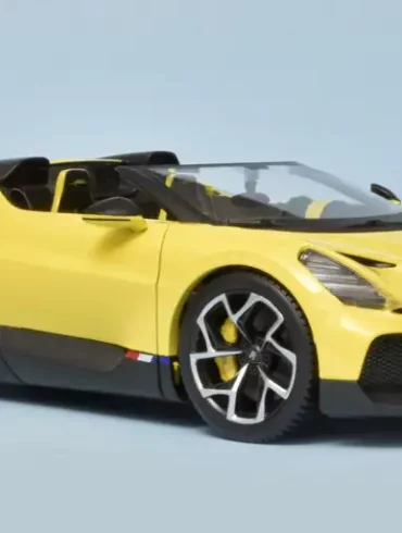 18Bburago Bugatti W16 Mistral Roadster 2023 1