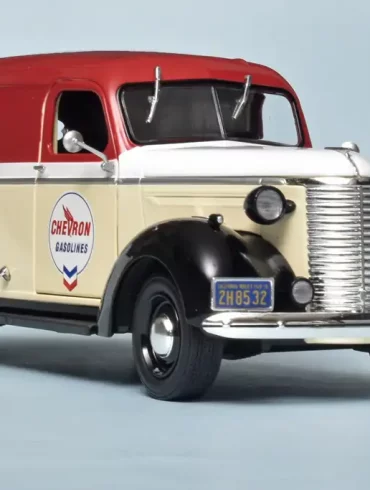 24Greenlight Chevrolet Panel Truck 1939 Chevron Running on Empty 1